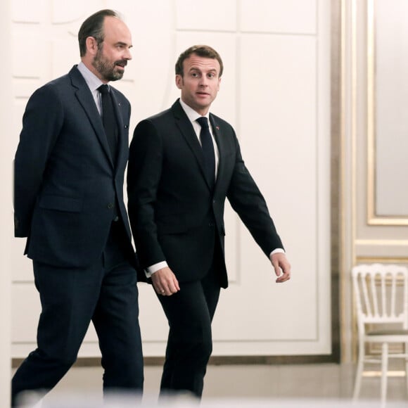 Exclusif - Le président de la République française Emmanuel Macron et Edouard Philippe, Premier ministre - Le président de la République française remet la légion d'honneur au maire de Trèbes, la directrice et le propriétaire du Super U ainsi que le Préfet de l'Aude pour leur bravoure durant les attentats de Trèbes et Carcassonne survenus le 23 mars 2018 au Palais de l'Elysée à Paris, France, le 20 mars 2019. © Stéphane Lemouton/Bestimage