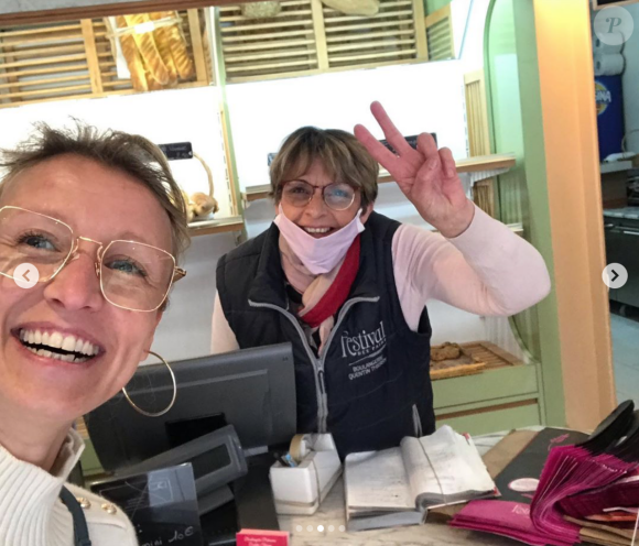 Alexandra Lamy adresse un message de remerciements aux commençants ouverts pendant la pandémie de coronavirus. Le 2 avril 2020.