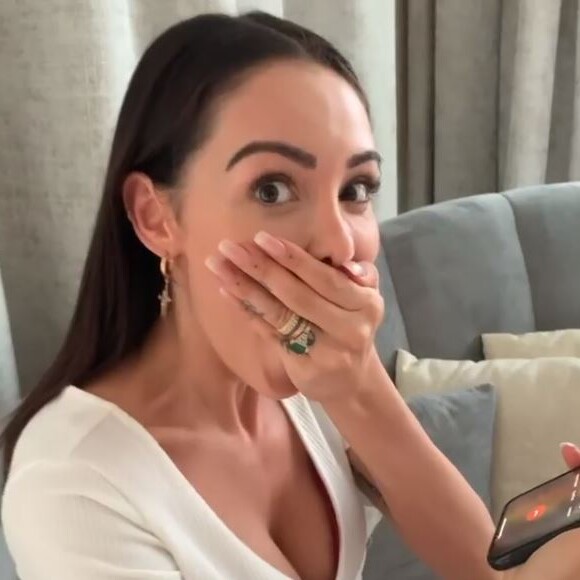 Nabilla reçoit un appel de Brigitte Macron, le 3 avril 2020.