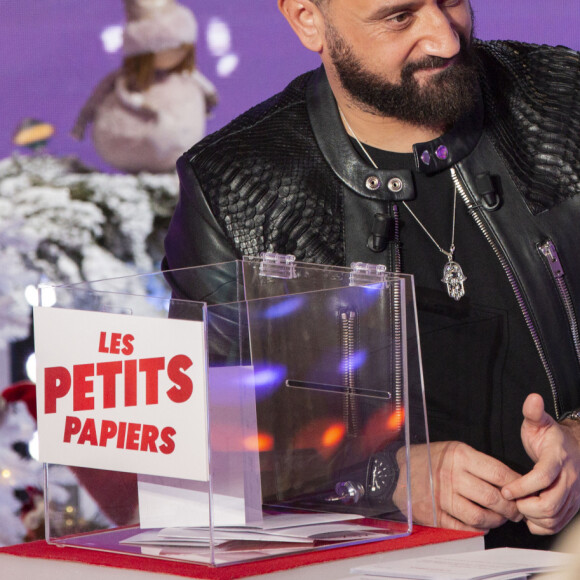 Exclusif - Cyril Hanouna - Emission TPMP (Touche pas à mon poste !) à Boulogne-Billancourt le 18 décembre 2019. Régine sort son coffret De la p'tite poule à La Grande Zoa. Pour la première fois dans l'histoire de la réédition, un coffret de 10 CD réunissant l'ensemble des enregistrements de Régine réalisés entre 1964 et 1989, le tout d'après les bandes master d'origine, entièrement remastérisées ! © Jack Tribeca/Bestimage