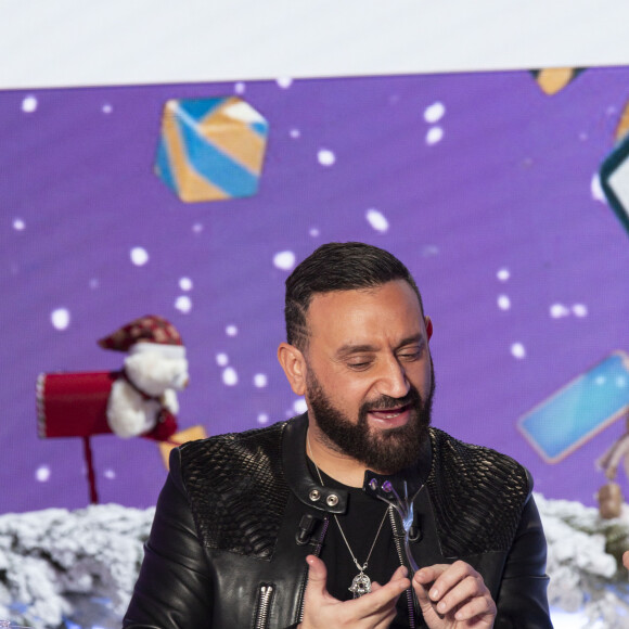 Exclusif - Cyril Hanouna - Emission TPMP (Touche pas à mon poste !) à Boulogne-Billancourt le 18 décembre 2019. Régine sort son coffret De la p'tite poule à La Grande Zoa. Pour la première fois dans l'histoire de la réédition, un coffret de 10 CD réunissant l'ensemble des enregistrements de Régine réalisés entre 1964 et 1989, le tout d'après les bandes master d'origine, entièrement remastérisées ! © Jack Tribeca/Bestimage