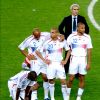 Claude Makelele, Jean-Alain Boumsong, David Trezeguet, Thierry Henry et Raymond Domenech, sélectionneur de l'équipe de France, lors de la finale de la Coupe du monde de football Italie - France. Berlin, le 10 juillet 2006.