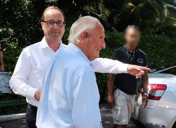 Exclusif - Au lendemain de son 60e anniversaire, le président François Hollande est venu embrasser son père Georges dans sa résidence à Cannes. Le 13 août 2014 crédit Franz Chavaroche-Alain Brun Jacob / Nice Matin / Bestimage