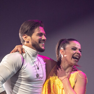 Exclusif - Denitsa Ikonomova et Rayane Bensetti - La troupe "EntreNous By D'Pendanse" en tourne&769;e au Dôme de Paris - Palais des Sports, à Paris, France, le samedi 7 Mars 2020. EntreNous By D'Pendanse est une troupe composée de 8 danseurs aux personnalités différentes mais réunis autour d'une passion commune, la danse. Tout commence en 2010, lorsque M.Dereymez constitue la troupe D'pendanse à la base pour l'émission "Dancestreet" sur France Ô. Il s'entoure alors de danseurs professionnels qui sont avant tout des amis de longues dates. Ensemble ils forment une véritable famille souhaitant partager avec le grand public leur amour pour la danse. À la suite de cette émission, la troupe poursuit son ascension en se produisant dans des festivals, galas, événements sportifs, etc... Depuis 2015, la troupe rencontre un véritable succès avec son premier spectacle "Entre Nous" et se produit dans les plus belles salles (Accor Hôtels Arena de Paris, Palais des Sports de Lyon, Théâtre Chaillot de Paris, Cirque Royal de Bruxelles...). Encore méconnue il y a 10 ans, la danse de salon a été popularisée en France grâce à l'émission "Danse avec les Stars" qui dès la première saison rencontre un succès phénoménal. À chaque saison, les danseurs professionnels se surpassent pour présenter des chorégraphies toujours plus spectaculaires. Aujourd'hui les "stars" du programme ce sont eux ! © Cyril Moreau/Bestimage
