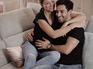 Rachel Legrain-Trapani, enceinte, dévoile son baby bump en bikini fluo