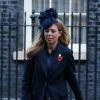 Boris Johnson et sa compagne Carrie Symonds quittant le 10, Downing Street pour se rendre à la cérémonie Remembrance Sunday au cénotaphe, à Londres le 10 novembre 2019.
