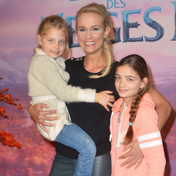 Elodie Gossuin et ses filles Rose et Joséphine Lacherie - Projection exceptionelle de "La Reine des Neiges 2 " au Grand Rex à Paris le 13 novembre 2019. © Veeren Ramsamy/Bestimage