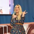 Tori Spelling lors de la mode "90's &amp; 90210" au Mandalay Bay Convention Center de l'hôtel &amp; Casino Mandalay Bay à Las Vegas, Nevada, Etats-Unis, le 6 février 2020.