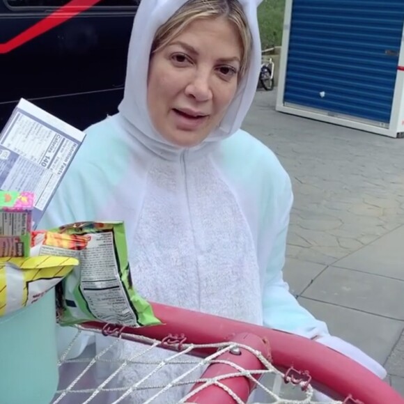 Tori Spelling déguisée en lapin de Pâques. Le 12 avril 2020.