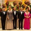 Le prince Guillaume de Luxembourg, la reine Mathilde de Belgique, le grand-duc Henri de Luxembourg, le roi Philippe de Belgique et la grande-duchesse Maria Teresa de Luxembourg le 16 octobre 2019 lors d'une soirée de gala en l'honneur de la visite officiel du couple royal belge.