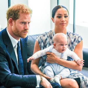 Le prince Harry et Meghan Markle présentent leur fils Archie à Desmond Tutu à Cape Town, Afrique du Sud le 25 septembre 2019.