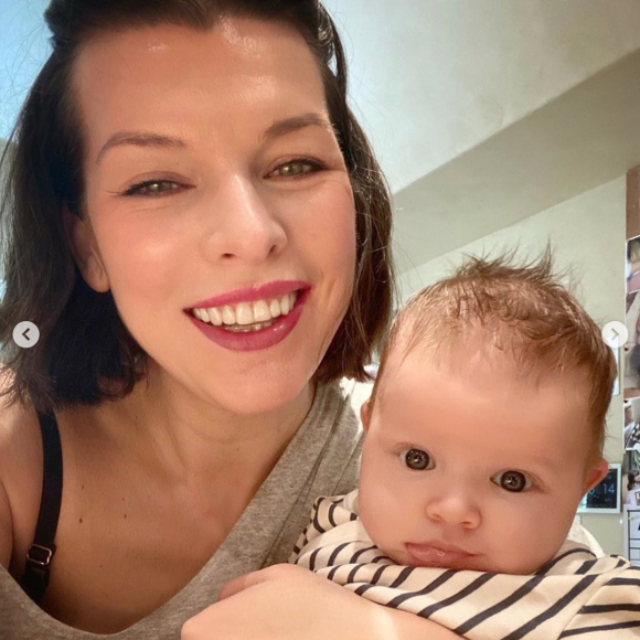 Milla Jovovich et sa fille Osian. Avril 2020.