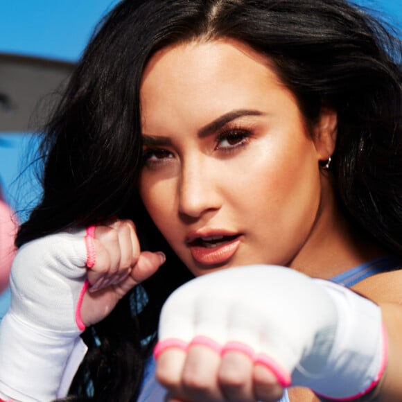 Demi Lovato pose pour la nouvelle collection de vêtements de sport Fabletics le 6 avril 2020.