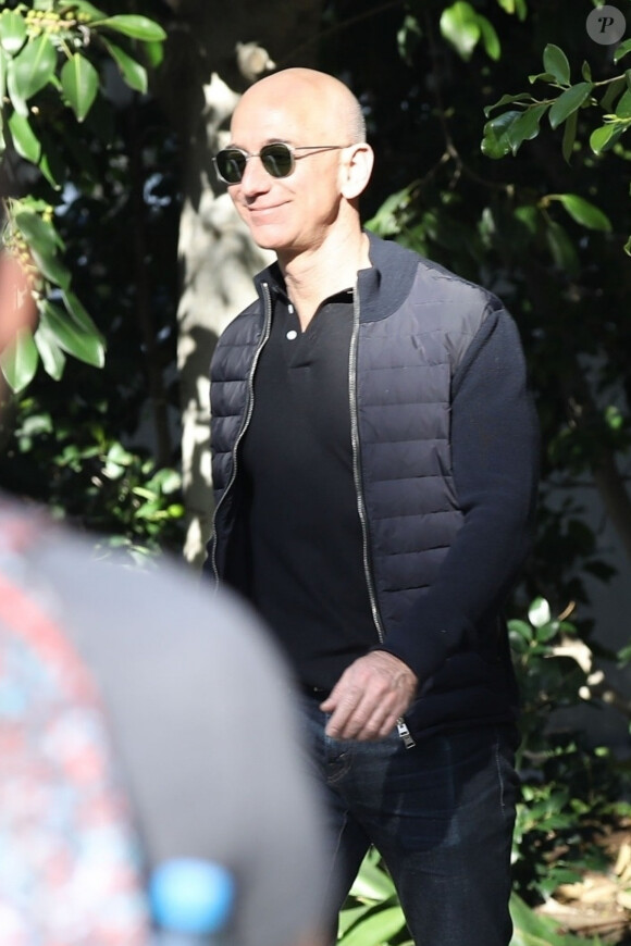 Jeff Bezos arrive à la soirée des "Pré-Oscar Party" dans une résidence privée à Beverly Hills. Los Angeles, le 23 février 2019.