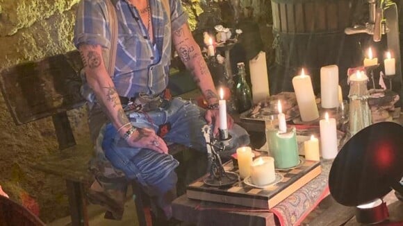 Johnny Depp débarque sur Instagram : sa drôle de vidéo dans une cave à bougies