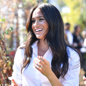 Meghan Markle, duchesse de Sussex, est au magasin John Lewis sur Oxford Street pour le lancement de sa collection capsule Smart Works à Londres le 12 septembre 2019.