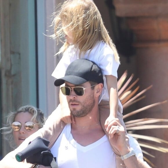 Exclusif - Chris Hemsworth et sa femme Elsa Pataky sont allés déjeuner en famille au restaurant Ollo à Malibu, Los Angeles.