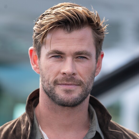 Chris Hemsworth pose lors du lancement de la collection Autavia de TAG Heuer à Sydney en Australie le 25 juin 2019.