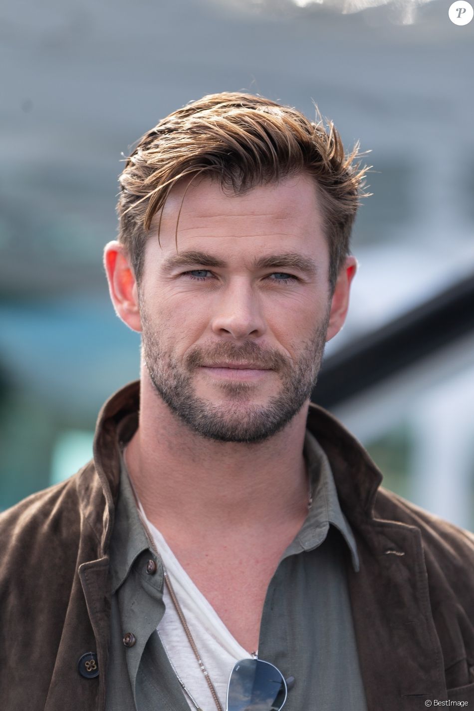 Chris Hemsworth pose lors du lancement de la collection Autavia de TAG ...