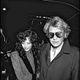 Johnny Hallyday et Babeth Etienne en décembre 1980, un an avant leur mariage éclair.