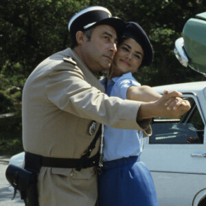 Guy Grosso, Elisabeth (Babeth) Etienne et Louis de Funès lors du tournage du film "Le Gendarme et les gendarmettes" en novembre 1982.