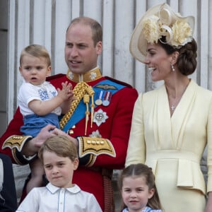 Le prince William, duc de Cambridge, et Catherine (Kate) Middleton, duchesse de Cambridge, le prince George de Cambridge la princesse Charlotte de Cambridge, le prince Louis de Cambridge - La famille royale au balcon du palais de Buckingham lors de la parade Trooping the Colour 2019, célébrant le 93ème anniversaire de la reine Elisabeth II, Londres, le 8 juin 2019.