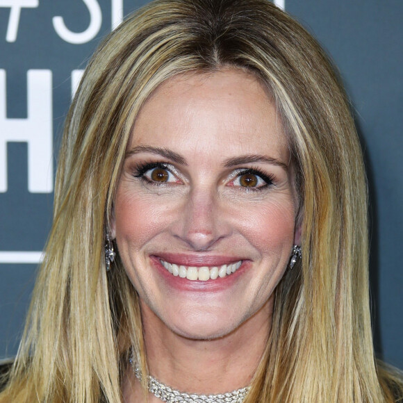 Julia Roberts - Photocall de la 24ème soirée des "Annual Critics's Choice Awards" à Santa Monica. Le 13 janvier 2019.
