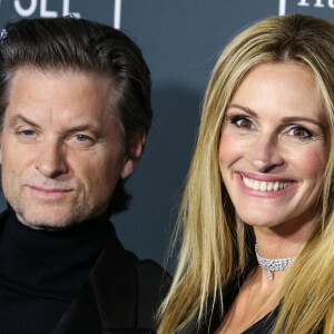 Shea Whigham, Julia Roberts - Photocall de la 24ème soirée des "Annual Critics's Choice Awards" à Santa Monica. Le 13 janvier 2019.