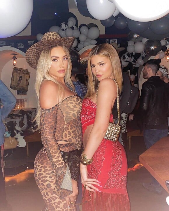 Kylie Jenner avec son amie Stassie Karanikolaou. Photo publiée le 6 mars 2020 sur Instagram, à l'occasion de l'anniversaire de Stassie.