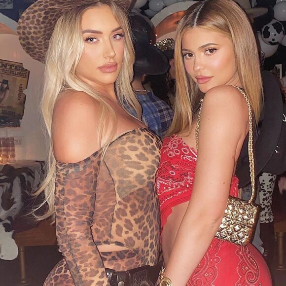 Kylie Jenner avec son amie Stassie Karanikolaou. Photo publiée le 6 mars 2020 sur Instagram, à l'occasion de l'anniversaire de Stassie.