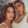 Kylie Jenner avec sa soeur Kylie le 22 mars 2020.
