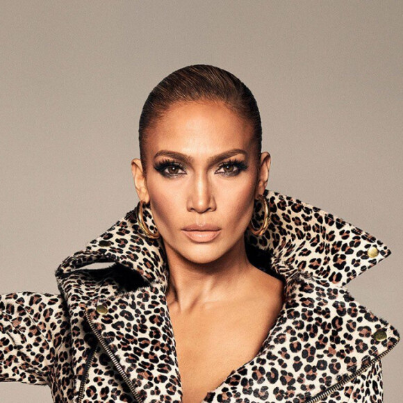Jennifer Lopez pose pour la campagne de sa collection de chaussures en vente dans les magasins DSW le 17 mars 2020.  Jennifer Lopez teams up with DSW on an exclusive footwear collection for her JLO Jennifer Lopez line. Made for the spring-summer 2020 season, designs include strappy sandals, rhinestone heels and colorful pumps. Jennifer appears in polished campaign images flaunting her famous legs in pantsless looks.17/03/2020 - New York