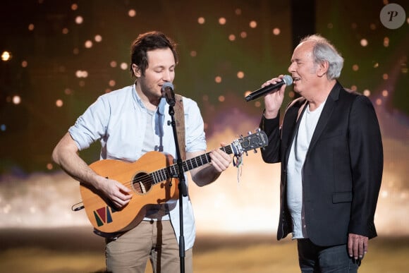 Vianney et Maxime Le Forestier (Victoire d'honneur) - 35ème cérémonie des Victoires de la musique à la Seine musicale de Boulogne-Billancourt, le 14 février 2020. © Cyril Moreau/Bestimage