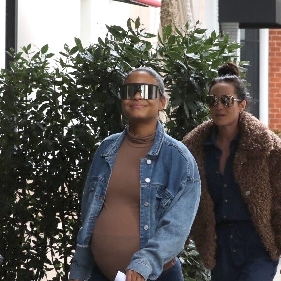 Exclusif - Christina Milian, enceinte, avec son compagnon Matt Pokora et une amie, vont déjeuner à Los Angeles, le 16 janvier 2020.