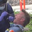 Sean Penn se soumet à un test de dépistage du coronavirus en pleine rue