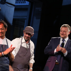 Exclusif - Les chefs Arnaud Lallement, Anne-Sophie Pic, Sang Hoon Degeimbre et Paul Pairet avec David Sinapian (le mari du chef Anne-Sophie Pic) à la 1ère édition des "Plumes d'Or du Vin et de la Gastronomie" au Pavillon Vendôme à Paris.