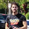 Exclusif - Darren Criss porte un -shirt Tokyo Story à la sortie de son domicile dans le quartier de Los Feliz à Los Angeles, le 13 août 2019