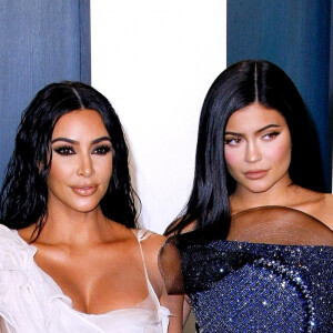 Kim Kardashian et Kylie Jenner - People à la soirée "Vanity Fair Oscar Party" après la 92ème cérémonie des Oscars 2020 au Wallis Annenberg Center for the Performing Arts à Los Angeles, le 9 février 2020.