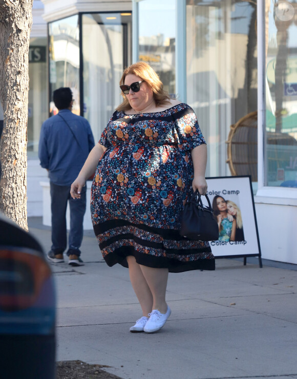 Exclusif - Chrissy Metz à la sortie d'une manucure à Los Angeles le 21 Février 2020. Elle repart à bord de sa Tesla.