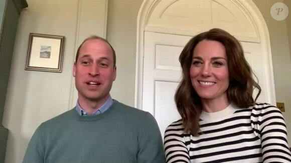 Le prince William, duc de Cambridge, et Catherine Kate Middleton, duchesse de Cambridge, racontent comment ils s'occupent des enfants et comment ils gardent le contact avec la famille pendant l'épidémie de coronavirus (COVID-19). Ils utilisent l'application Zoom. Le 17 avril 2020.