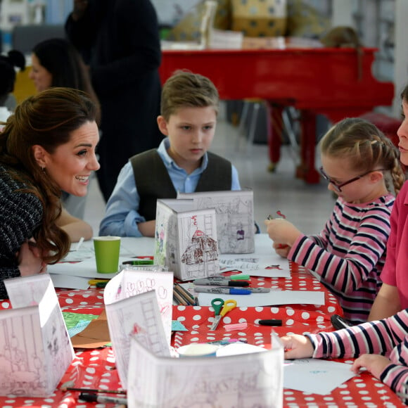 Kate Middleton, duchesse de Cambridge, visite un atelier du programme hospitalier de la National Portrait Gallery à l'hôpital pour enfants Evelina à Londres le 28 janvier 2020.