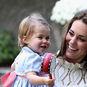 Catherine Kate Middleton, la duchesse de Cambridge et sa fille, la princesse Charlotte lors d'une fête pour les enfants des familles de militaires à la maison du gouvernement à Victoria, le 29 septembre 2016, lors de la visite de la famille au Canada.