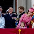 La reine Elisabeth II d'Angleterre, le prince Philip, duc d'Edimbourg, le prince Harry, Catherine Kate Middleton, duchesse de Cambridge, la princesse Charlotte, le prince George et le prince William, duc de Cambridge - La famille royale d'Angleterre au balcon du palais de Buckingham pour assister à la parade "Trooping The Colour" à Londres le 17 juin 2017.
