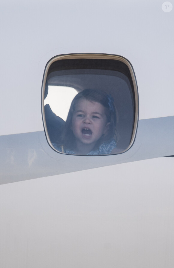 La princesse Charlotte de Cambridge - Le couple princier d'Angleterre leurs enfants à leur arrivée à l'aéroport de Berlin-Tegel à Berlin, le 19 juillet 2017, lors de leur visite officielle de 3 jours en Allemagne.