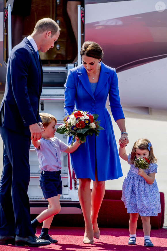 Le prince William, duc de Cambridge, Catherine Kate Middleton, duchesse de Cambridge et leurs enfants le prince George de Cambridge et la princesse Charlotte de Cambridge - Le couple princier d'Angleterre et leurs enfants à leur arrivée à l'aéroport de Berlin-Tegel à Berlin, le 19 juillet 2017, lors de leur visite officielle de 3 jours en Allemagne.