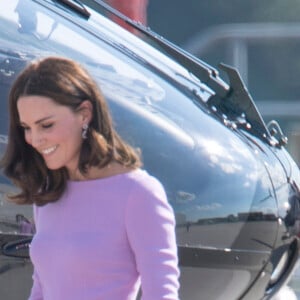 Catherine Kate Middleton, duchesse de Cambridge et sa fille la princesse Charlotte de Cambridge en visite à l'usine Airbus à Hambourg, le 21 juillet 2017, avant de prendre leur avion à la fin de leur visite officielle en Allemagne.