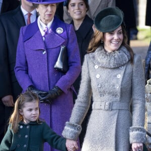 Catherine (Kate) Middleton, duchesse de Cambridge et la princesse Charlotte de Cambridge lors de la messe de Noël en l'église Sainte-Marie-Madeleine à Sandringham au Royaume-Uni, le 25 décembre 2019.