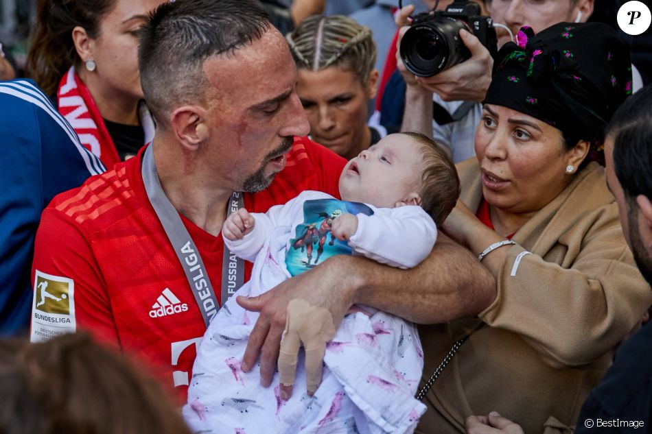 franck-ribery-et-sa-fille-keltoum-et-sa-femme-wahiba-franck-rib-ry