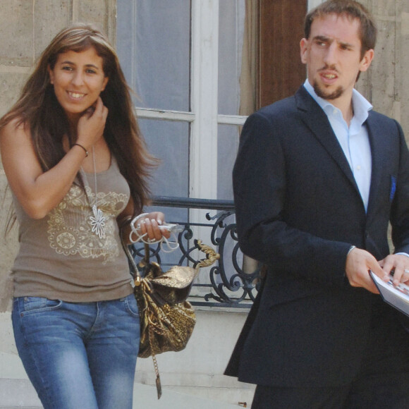 Franck Ribéry et sa femme Wahiba quittent l'Elysée après un déjeuner offert par Jacques et Bernadette Chirac, le 10 juillet 2006. Photo by Christophe Guibbaud/ABACAPRESS.COM