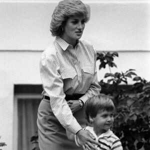 PRINCESS DIANA WITH HER SON PRINCE WILLIAM. 17-09-1987 Express Syndication +44 207 922 7907/7906/790500/00/1980 - 